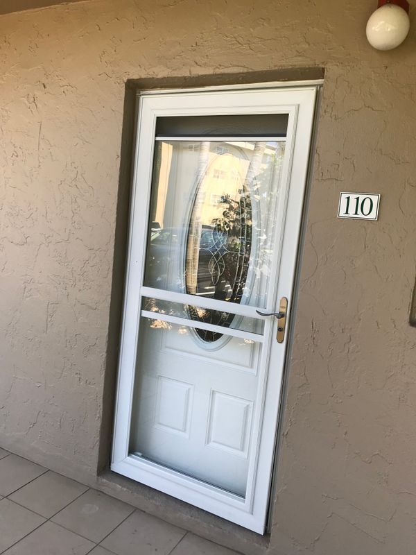 Building Photo - 2300 NE 1st Ln