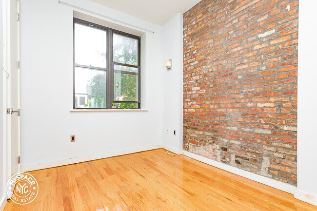Building Photo - 179 Putnam Ave