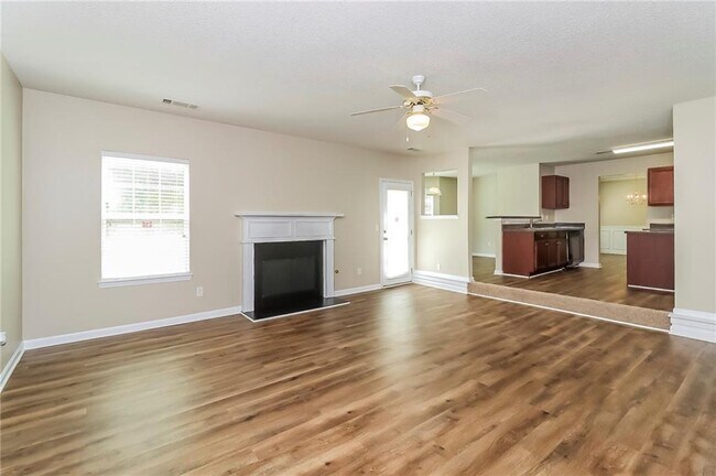 Building Photo - 629 Tomahawk Pl SW