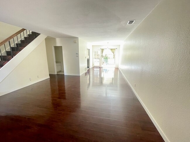 Foto del edificio - Beautiful Townhome in Downtown Walnut Cree...