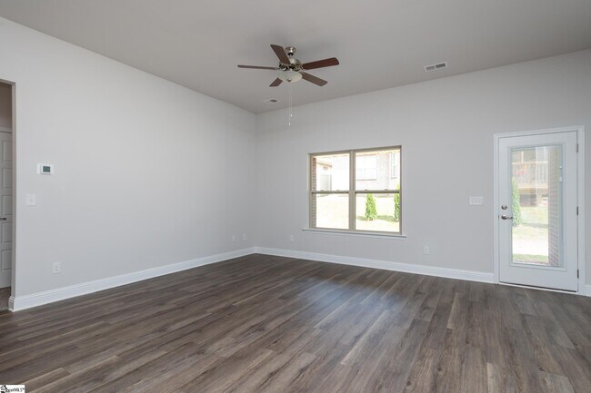 Foto del edificio - 702 Butterfly Lk Ct