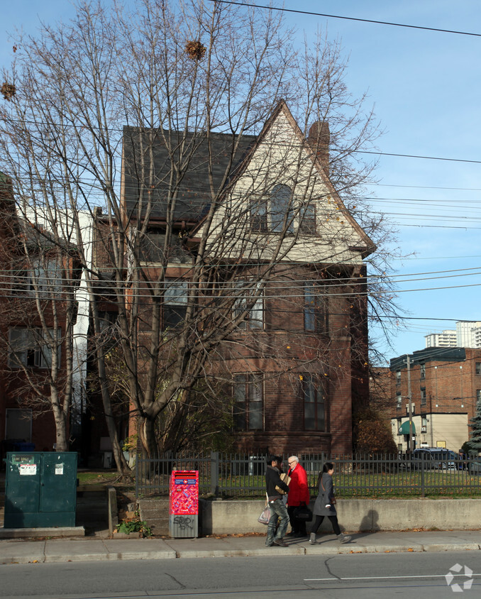 Building Photo - 380 Sherbourne St