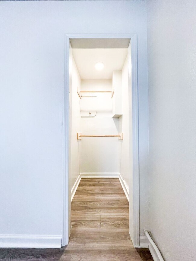 Foto del edificio - 1BD/1BA in Gated Complex, Water/Trash Included