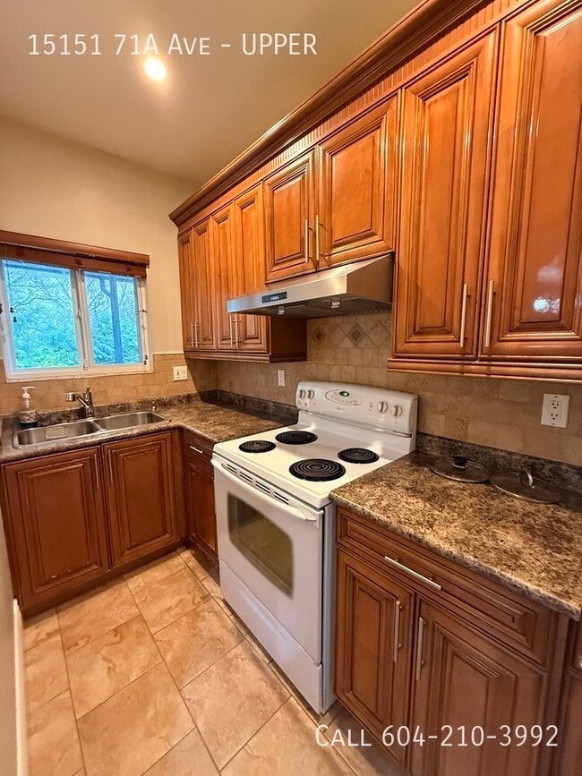 Building Photo - Upper-Level Modern Home with 6 Bedrooms