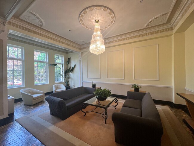 Foto del edificio - Amazing Studio Unit Condo in Adams Morgan!