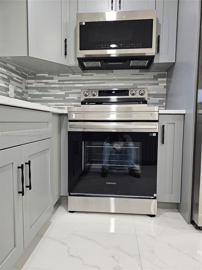 Foto del edificio - 3800 NW 110th Ave