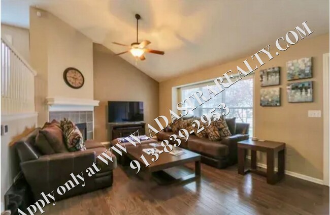 Foto del edificio - Beautiful 4 Bed 3 Bath Home in Olathe-Comi...