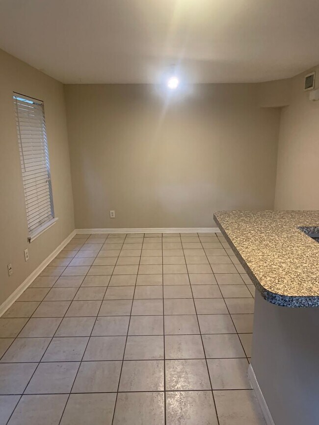 Building Photo - Downtown/Delaney Park apartment