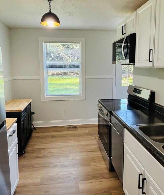 Foto del edificio - 1615 Engle Dr