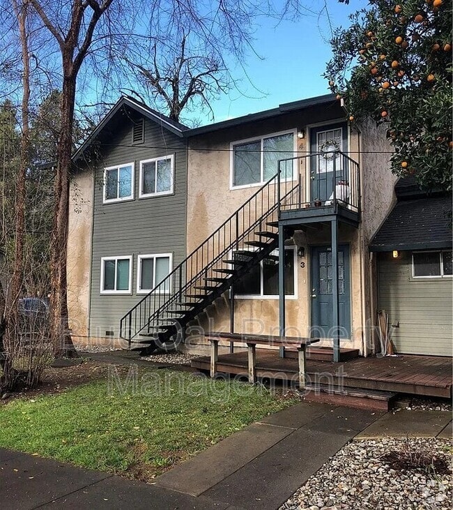 Building Photo - 390 Ash St