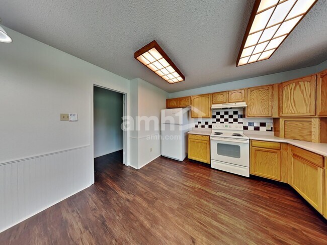 Foto del edificio - 7540 Wymm Ln