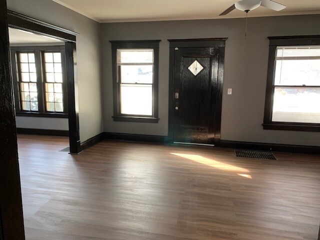 Main Entryway - 2648 Robinwood Ave