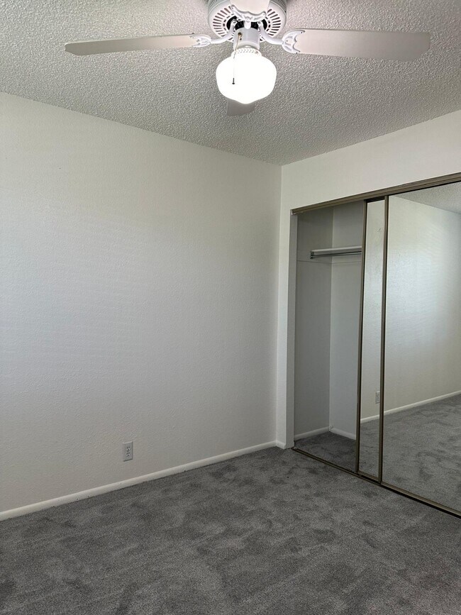 Foto del edificio - 1030 E Quail Vista Ct