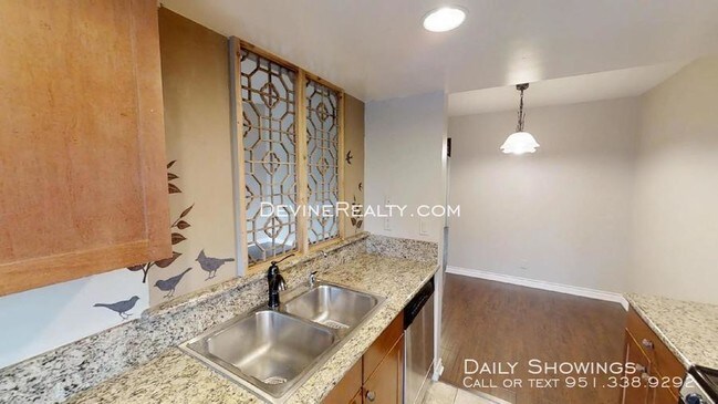 Building Photo - Move in ready 2 bed / 2 Bath condo