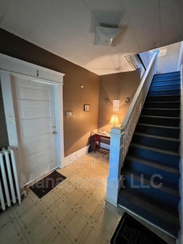 Building Photo - 402 Straley Ave