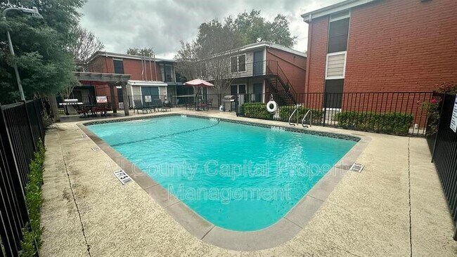 Foto del edificio - 5426 Menchaca Rd