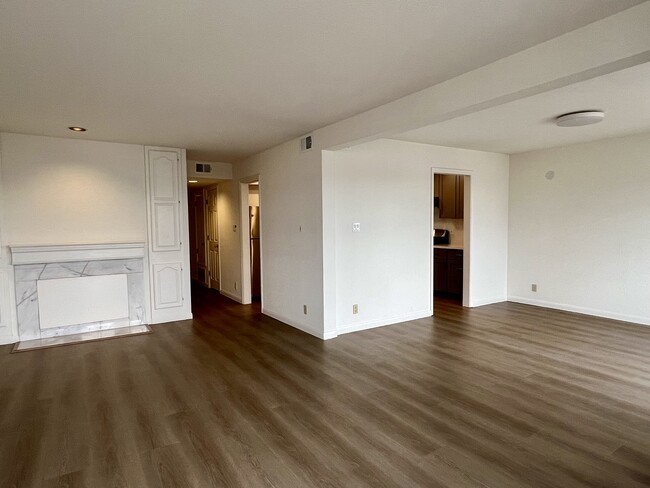 Building Photo - 575 27th Ave