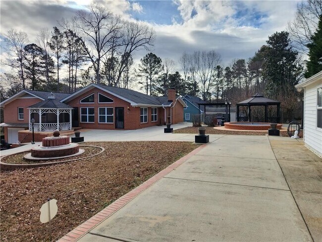 Foto del edificio - 2959 Pine Hill Dr