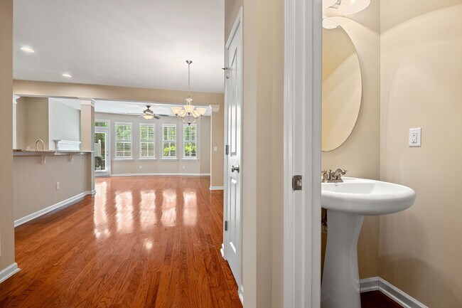 Foto del edificio - Spacious Cary Townhome in Westover Park– A...