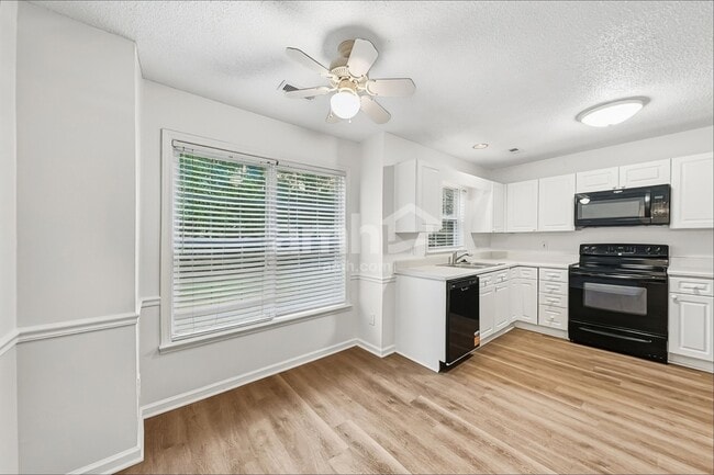 Building Photo - 1600 Glenn Meade Dr