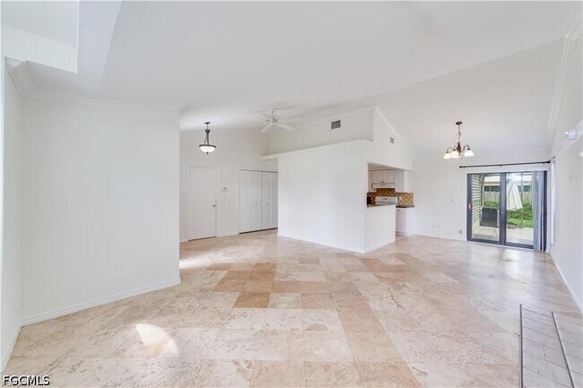 Foto del edificio - 9225 Pineapple Rd