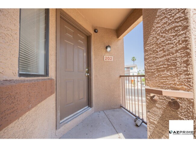 Building Photo - $1495 OFF FIRST MONTH'S RENT MOVE IN SPECIAL!
