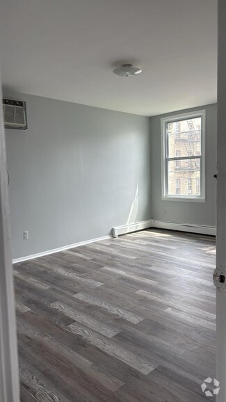 Building Photo - 758 West Side Ave