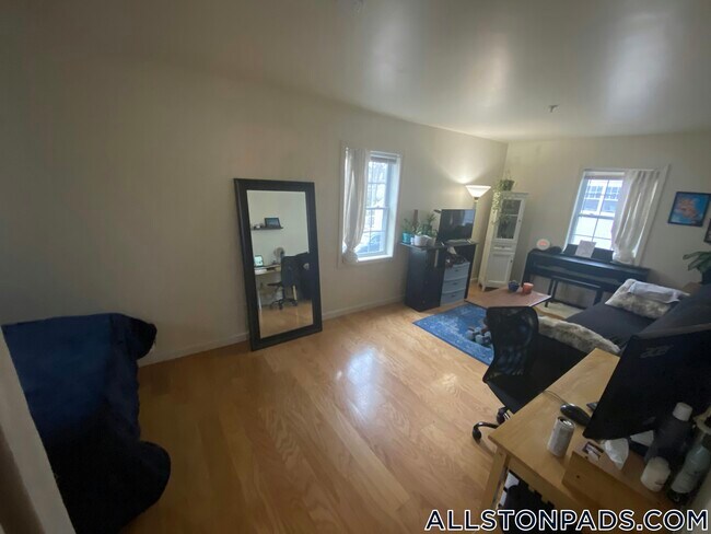Foto del edificio - 36 B Raymond St