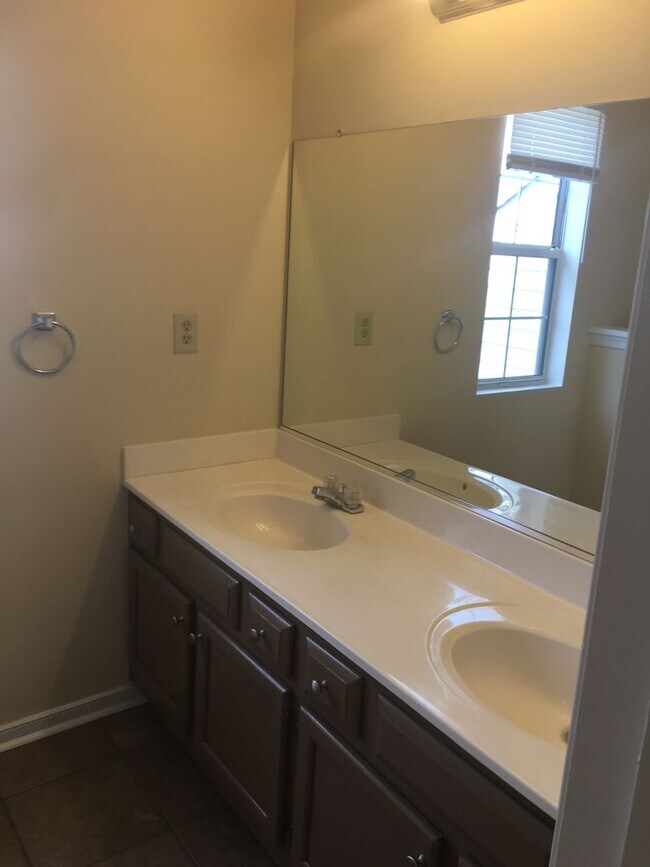 Foto del edificio - 1616 Fawcett Ln