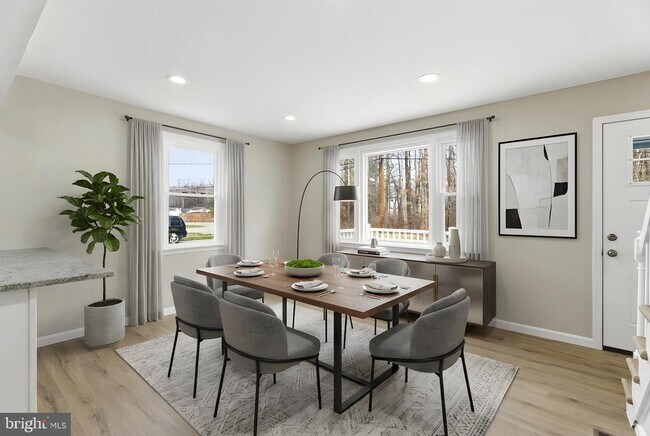 Foto del edificio - 706 Sue Grove Rd