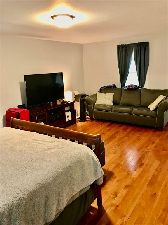 18 Linden Dr Unit B, Danvers, MA 01923 Room for Rent in Danvers, MA