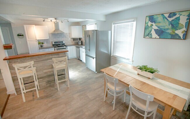Isla de cocina - 1233 Milton Ter SE