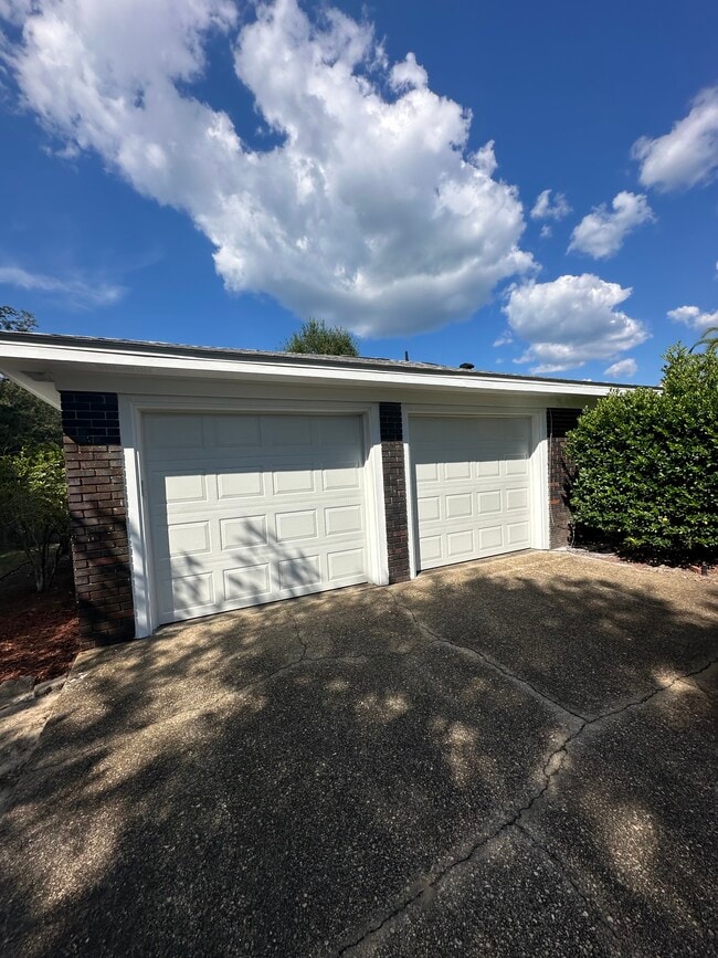 Building Photo - 5075 Shoshone Dr