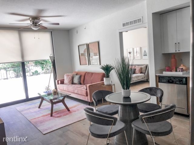 Foto del edificio - 6230 SW 8th St