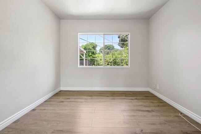 Foto del edificio - 8835 Paso Robles Ave