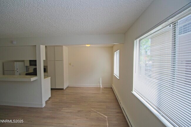 Foto del edificio - 664 Oakwood Dr