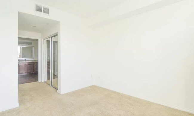 Building Photo - 11925 Kling St