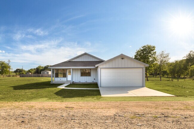 Building Photo - 310 Creek Ln