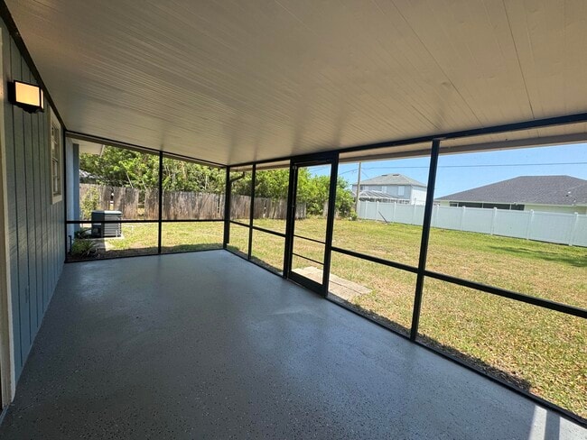 Building Photo - 120 SW De Gouvea Terrace