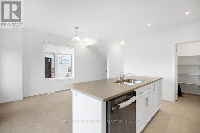 Building Photo - 32 Humberstone Dr