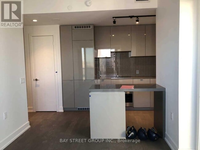 Building Photo - 7 Grenville St