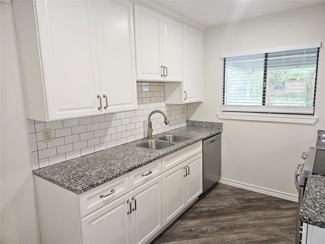 Foto del edificio - 6908 Sunflower Cir N