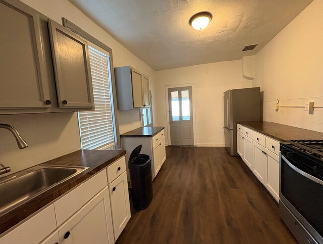 Building Photo - 3 Bedroom House, Yard, Near Park-York City SD