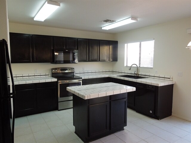 Foto del edificio - 16020 W Morning Glory St