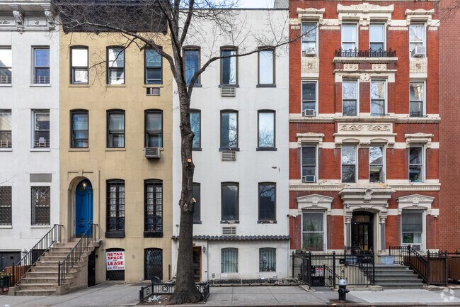 Foto del edificio - 437 W 43rd St