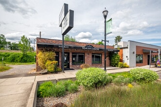 Building Photo - 12525 SW Main St