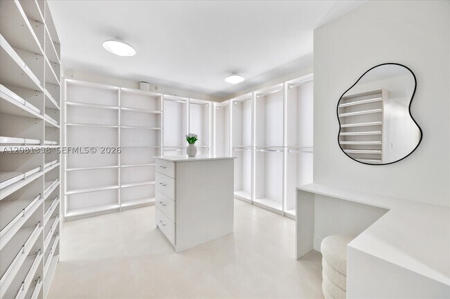 Foto del edificio - 19355 Turnberry Way
