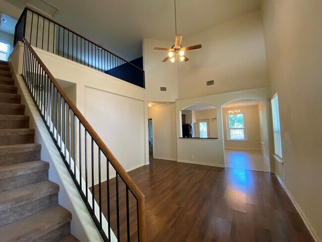 Foto del edificio - 2221 Nestlewood Dr