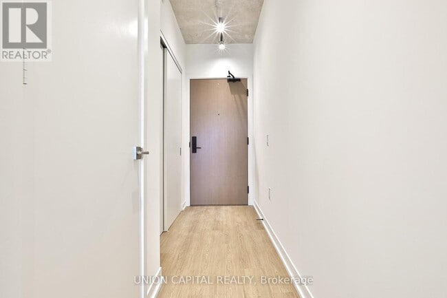 Building Photo - 195 McCaul St