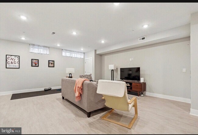 Foto del edificio - 1610 Titan St